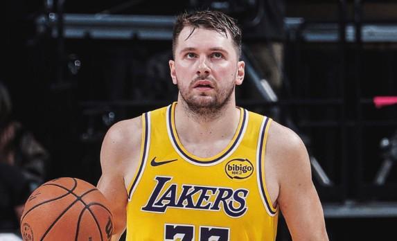 开云体育下载-尽力局，东契奇25中16空砍42分7板8助4断，正负值-10